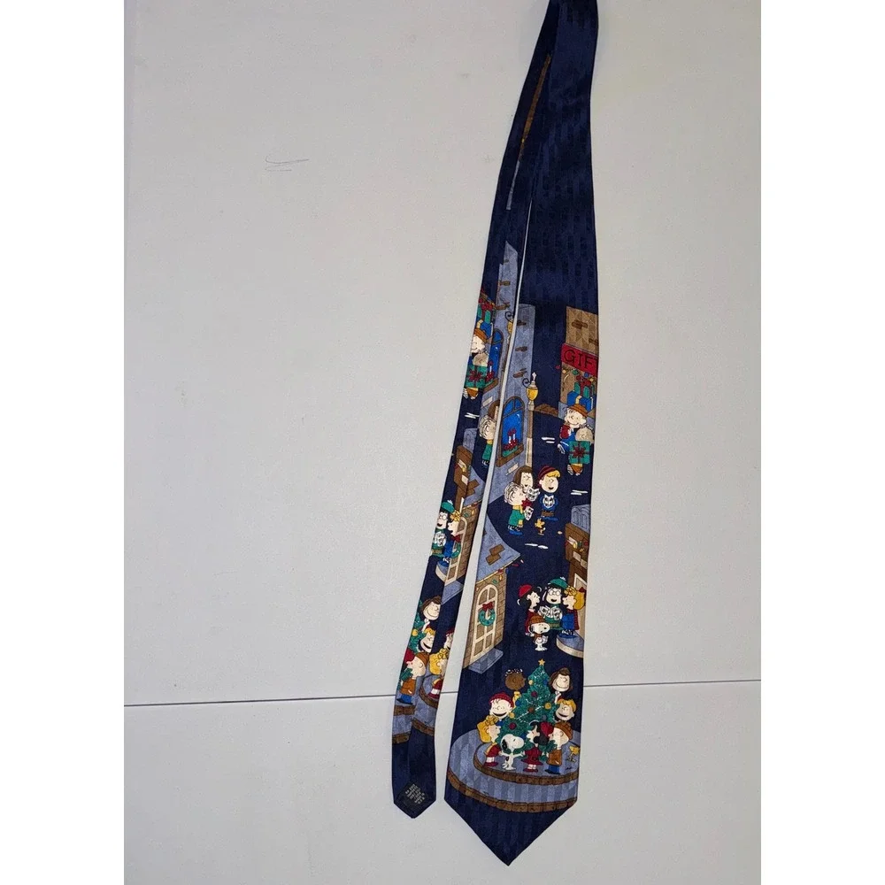 Peanuts Christmas Silk Tie Mens OS Navy Blue Charlie Brown Snoopy Caroling USA